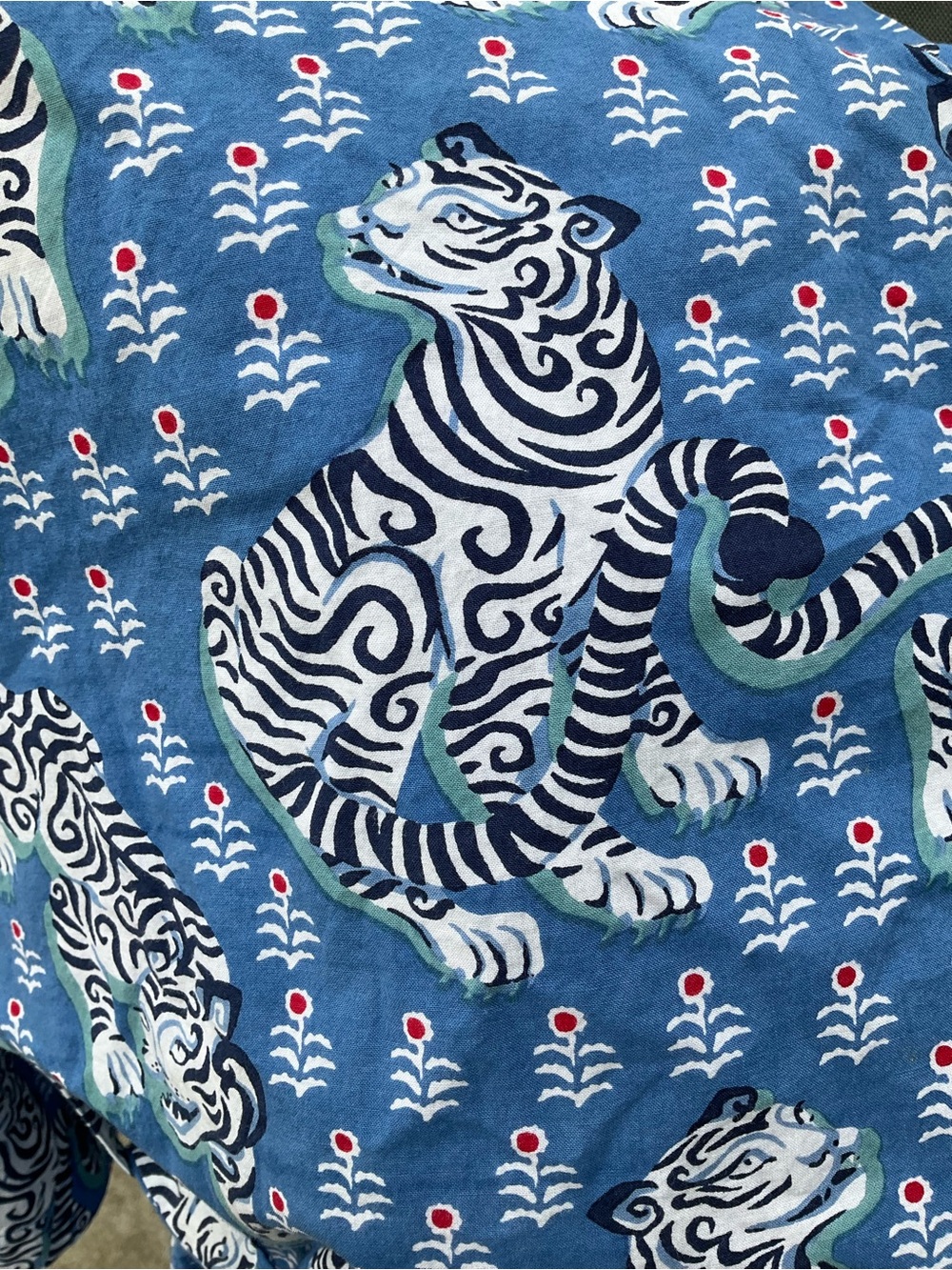 PrintFresh Blue & White Tiger Print Robe - Picture 2 of 7